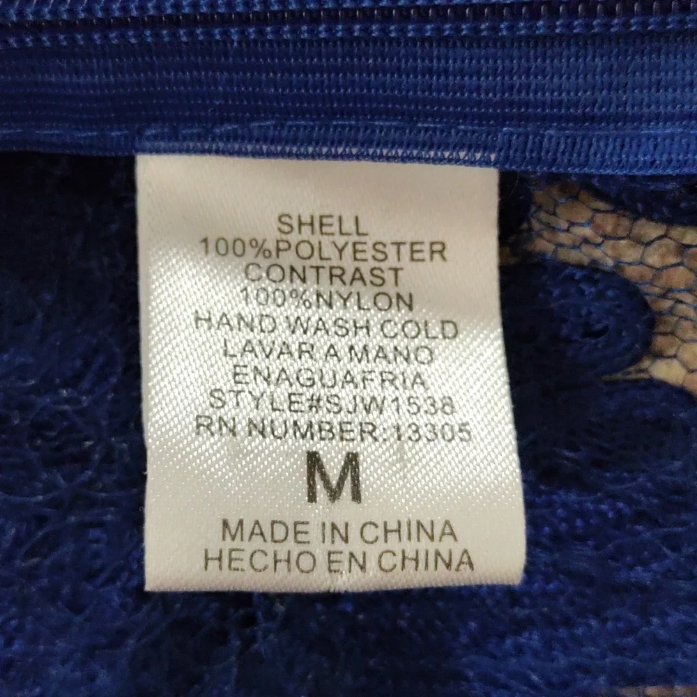 2/$10 04108 Willa royal blue floral and lace S/S cropped blouse M - Picture 9 of 9